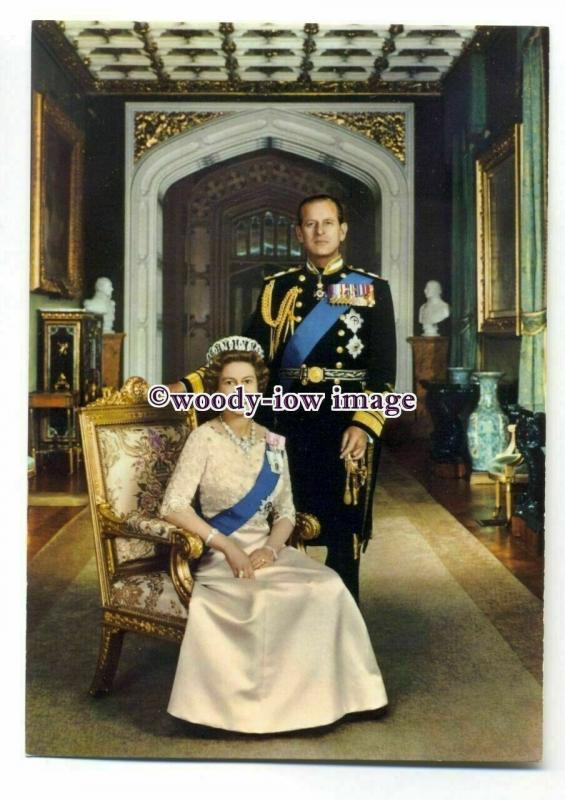 pq0129 - Queen Elizabeth seated in Royal Regalia & Prince Philip - postcard