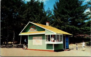 Santa's Post Office, Santa's Land USA Putney VT Vintage Postcard V58