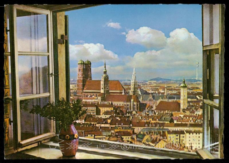 Munchen - view of Fraunkirche, Peterskirche, Rathaus und Olympiaturm