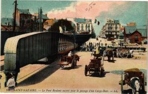 CPA St-NAZAIRE-Le Pont Roulant ouvert pour le passage d'un Cargo-Boat (250730)