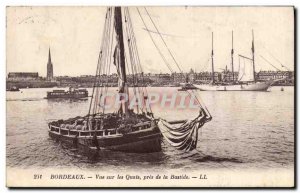 Postcard Old fishing boat near Bordeaux View the banks of the Bastide