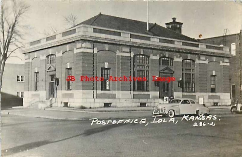 KS, Iola, Kansas, RPPC, Post Office Building, 50s Cars, Photo No 286-2