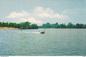 DOVER , Delaware, 50-60s ; Water skiing on Silver Lake