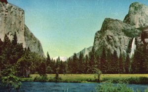 Vintage Postcard Yosemite National Park Gates Of Ballet Bridal Veil Meadows CA