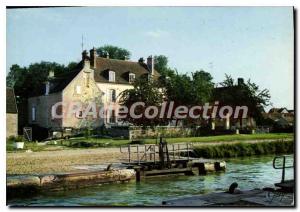 Postcard Modern Nemours (Seine et Marne) The house boaters and ecluse Loing C...