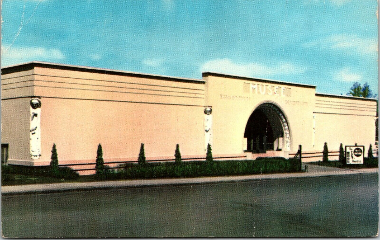 Wax Museum, Montreal Canada Postcard Plastichrome Le Musee de Cire