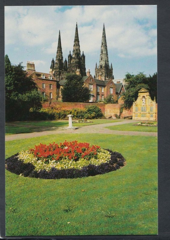 Staffordshire Postcard - Memorial Gardens & Lichfield Cathedral    T8600