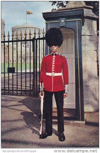 England Windsor Castle Guard At The Gates