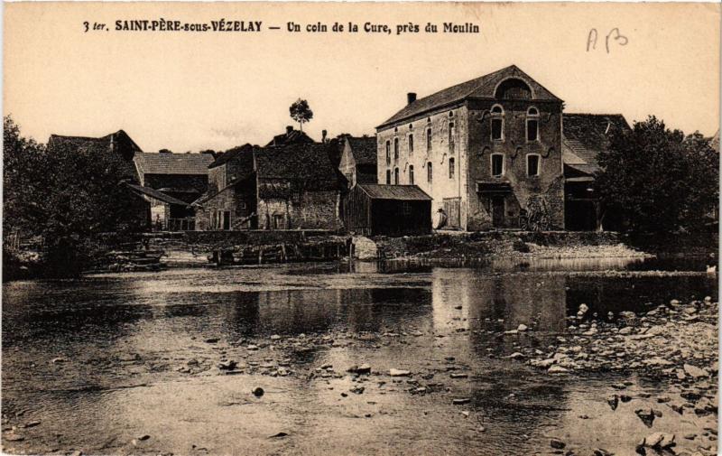 CPA St-PERE-sous-VEZELAY - Un coin de la Cure pres du Moulin (657110)