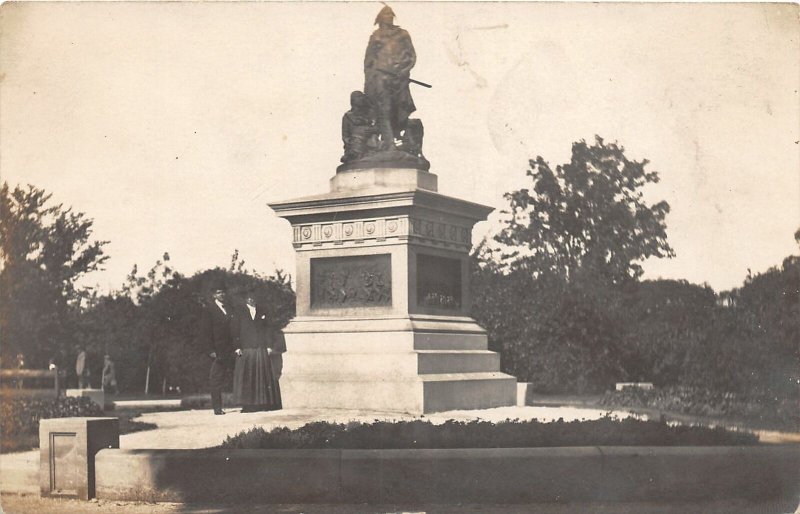 J7/ Chicago Illinois RPPC Postcard c1910 Monument in Park  180