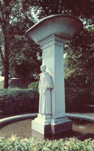 Vintage Postcard Memorial Fountain Pilgrim Mayflower Women Plymouth Massachusett