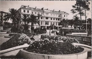 France Postcard - Juan-Les-Pins - Les Jardins Fleuris Et Le Grand Hotel RS30231