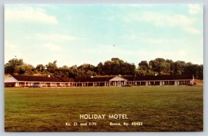Berea Kentucky~Panorama of Holiday Motel From Lawn~Vintage Postcard