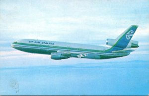 Airplane Air New Zealand DC-10