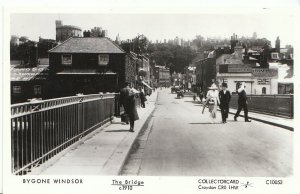 Berkshire Postcard - Bygone Windsor - The Bridge c1910  - 2162