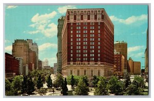 Postcard MI The Hilton Hotel Detroit Michigan 