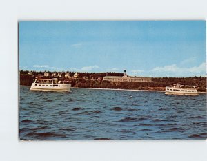Postcard The old reliable Arnold Boat Service, Mackinac Island, Michigan