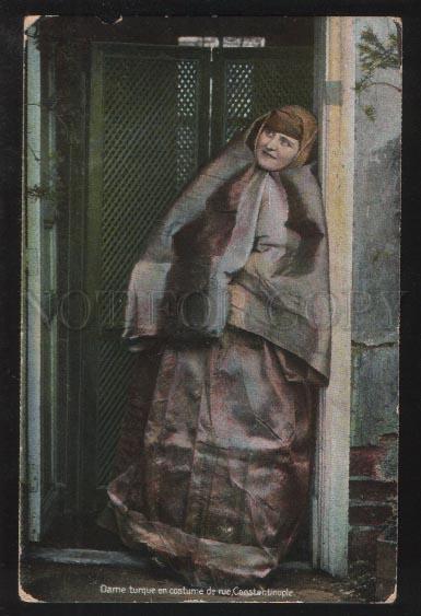 100384 TURKEY CONSTANTINOPLE woman in native dress Vintage PC