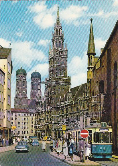 Germany Muenchen Blick auf das Rathuas und Frauenkirche