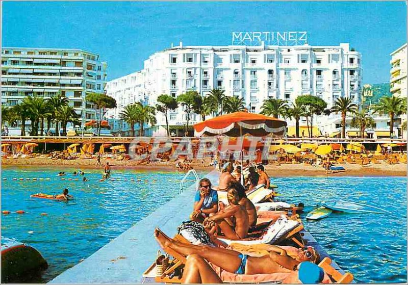 Postcard Modern Riviera Beach Cannes Croisette and the Hotel Martinez