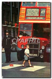 Postcard Modern Policeman Point Duty is London