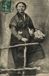 CPA Costumes de Savoie - Environs de Chambery - Femme - Type (1192071)