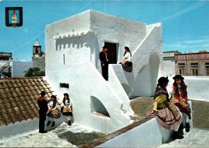 VINTAGE POSTCARD CONTINENTAL SIZE TYPICAL REGIONAL COSTUMES OF ALGARVE PORTUGAL