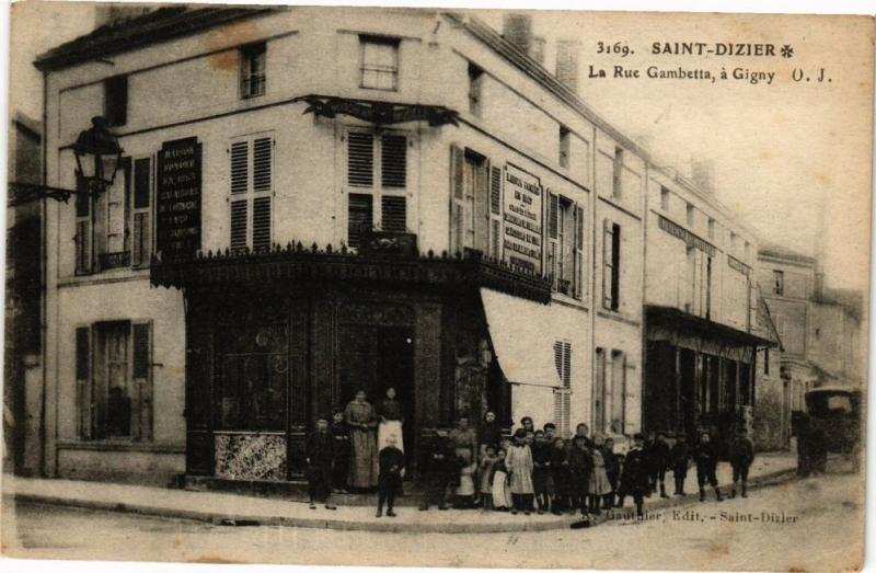 CPA Saint-Dizier - La Rue Gambetta (270283)