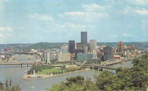 US3 USA Panoramic view of Pittsburgh from Mount Washington junction of river1981