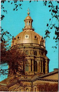 Postcard BUILDING SCENE Des Moines Iowa IA AO7818