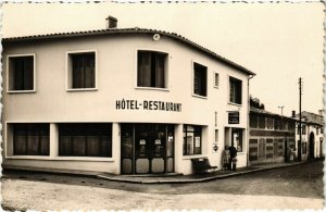 CPA JARNAC-Champagne - Le Carrefour et la Cafe (104547)