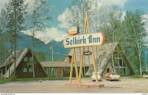 GOLDEN , B.C. , Canada , 50-60s ; Selkirk Inn