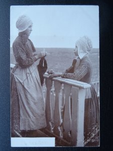 Belguim GIRLS / WOMEN KNITTING Wool Yarn (2) - Old RP Postcard DE HAAN Utrecht