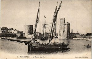 CPA La ROCHELLE Entrée du Port (666755)