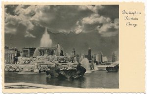 RPPC Buckingham Fountain at Chicago IL, Illinois with Skyline