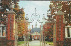 1950's/60's Palace Gates, Governor's Palace, Williamsburg, Virginia Postcard