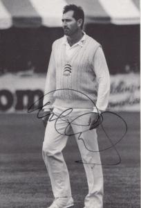 Graham Gooch Cricket Hand Signed Card Photo Postcard