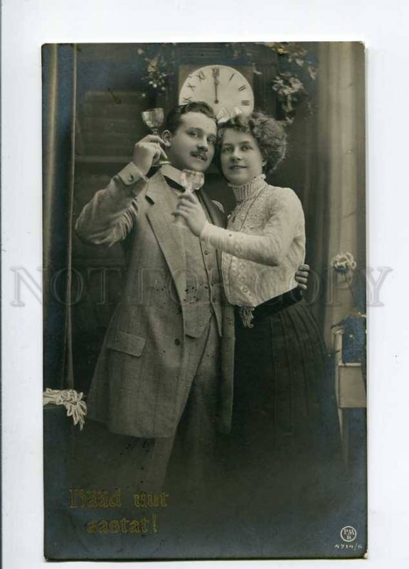 3018907 Lovers w/ Champagne-Glasses & Clock Vintage RUSSIA RPPC