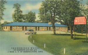 Auto Marshalltown Iowa 1940s Trowbridge Motel roadside Postcard Teich 20-5964