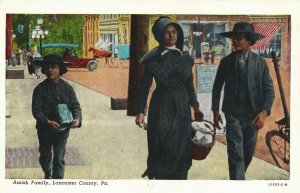 USA Amish Family Lancaster County Pennsylvania Vintage Postcard 08.95