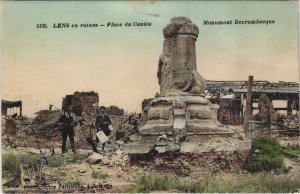 CPA Guerre Militaire LENS en Ruines Place du Cantin (999918)