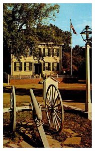 Postcard HOUSE SCENE Springfield Illinois IL AT8773