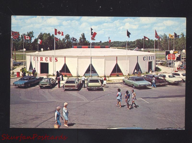 ON THE BORDER SOUTH CAROLINA OLD CARS FORD PINTO CIRCUS ADVERTISING POSTCARD