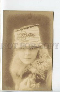 440246 FRANCE Woman FASHION Hat Fur Vintage REAL PHOTO Renaissance