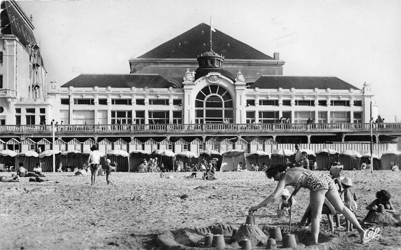 BR28697 Le Casino et la plage Cabourg france