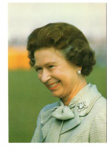 Her Majesty Queen Elizabeth II  Heat Brooch