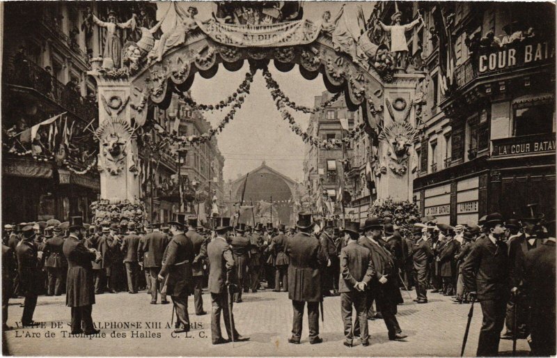 CPA Alphonse XIII a PARIS Arc de Triomphe des Halles SPANISH ROYALTY (1241885)