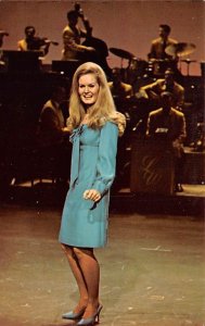 Lynn Anderson Featured Country Singer Unused 