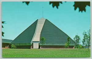 Columbus Indiana~Grace Lutheran Church in the Round~1966 Postcard