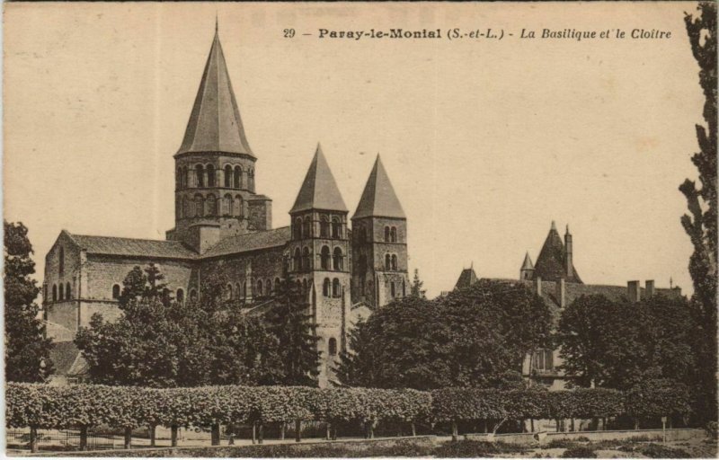 CPA PARAY-le-MONIAL La Basilique et le Cloitre (1190910)